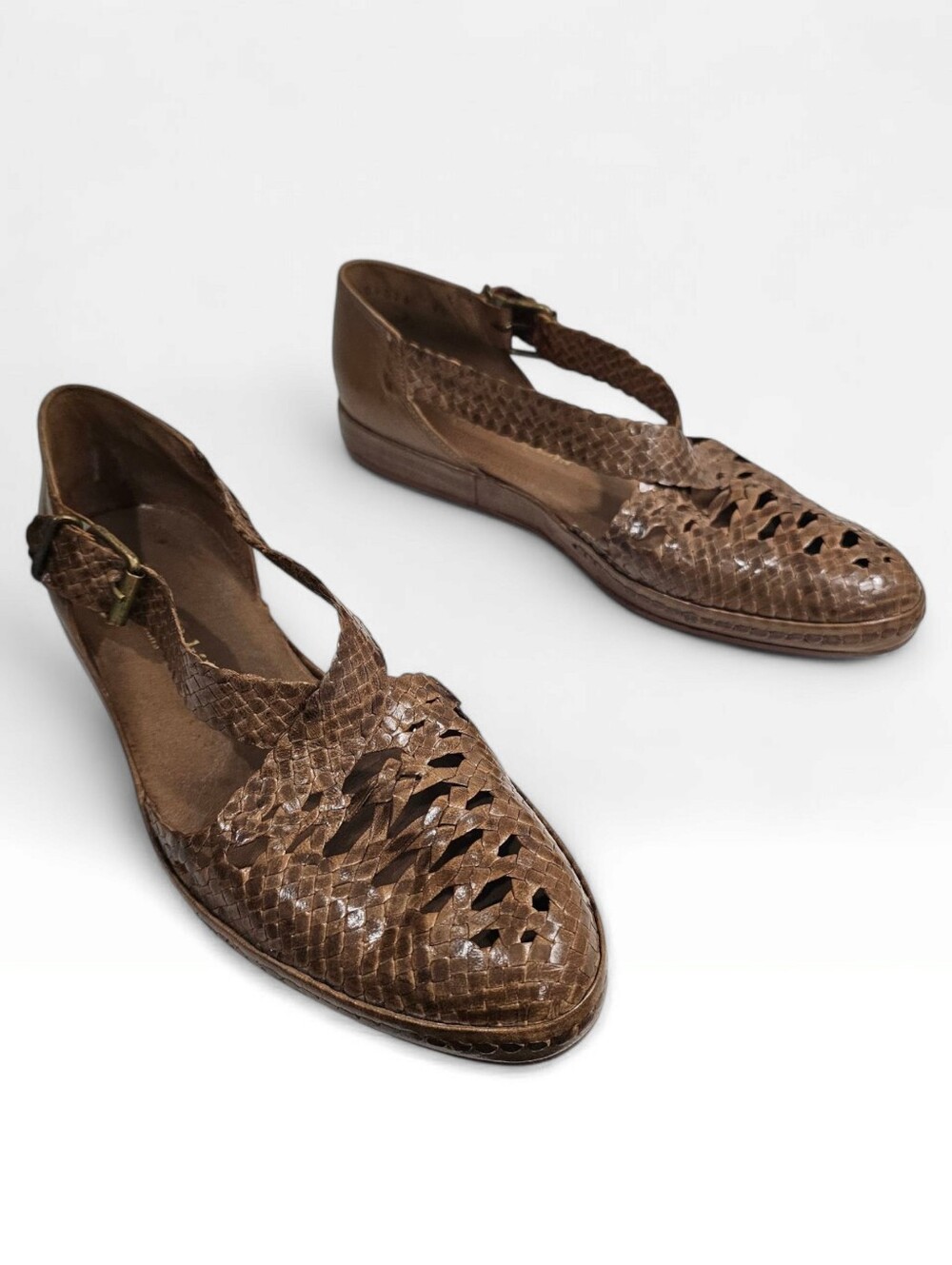 STEPHANE KELIAN Women Brown Woven Leather Criss Cross Strap Sandals Flats 9.5M